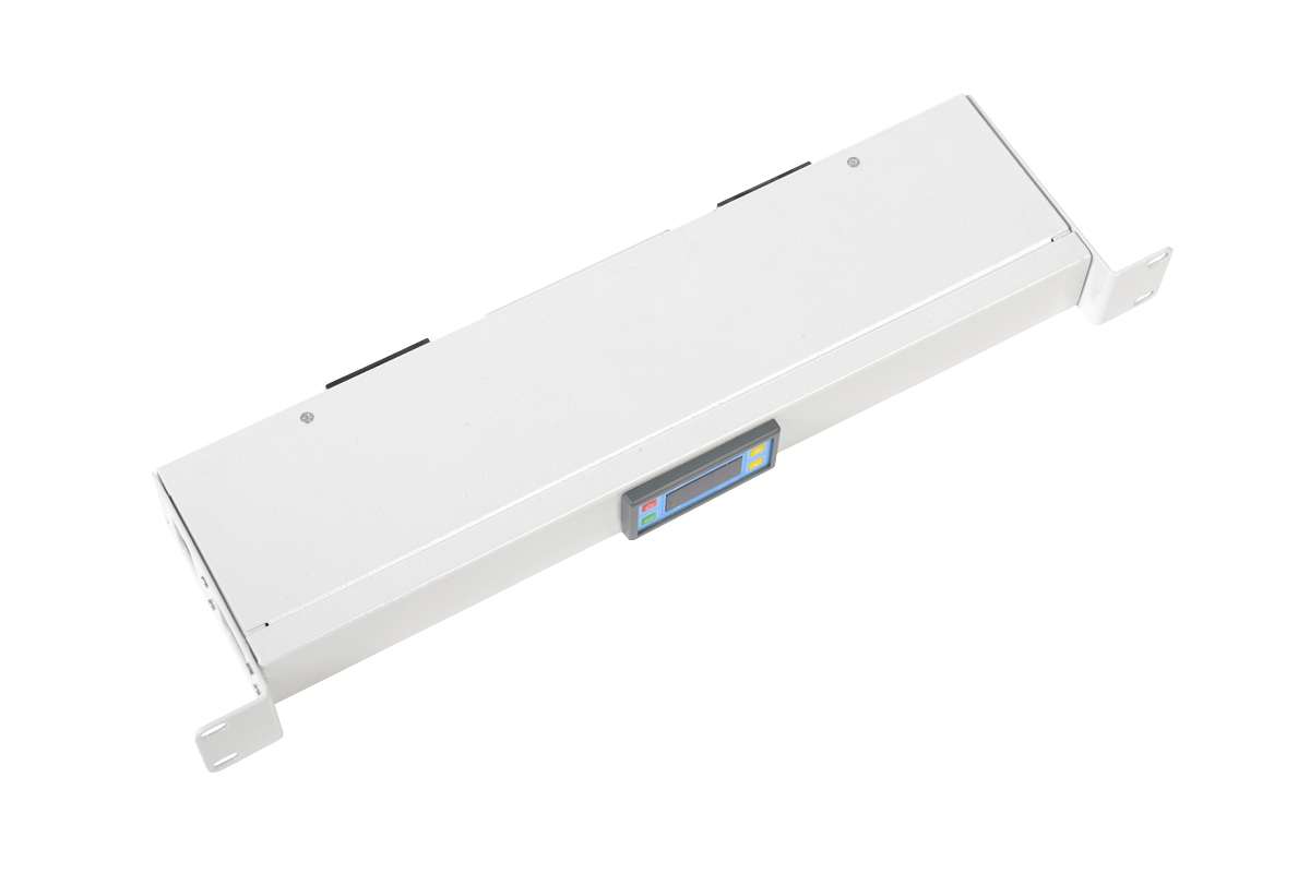 Панель управления вентиляторами, вход IEC60320 C14, 4 выхода IEC60320 C13 (ЦМО)